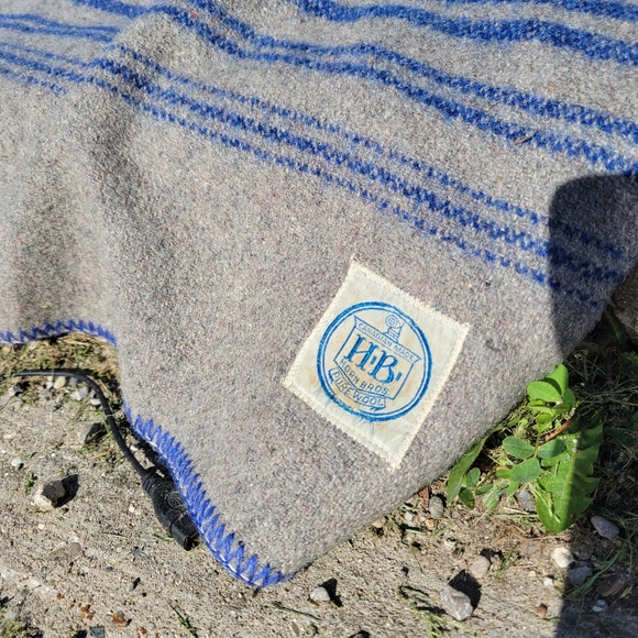 vintage 1950s 100% wool blanket, Horn Brothers, made in Canada, grey blue stripe - Picture 6 of 8